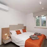 Modern 4-bedroom With Pool In