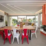 Modern 4-bedroom With Pool In Ližnjan