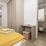 Modern 4-bedroom With Pool In * Ližnjan