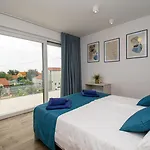 ヴィラ Modern 4-bedroom With Pool In