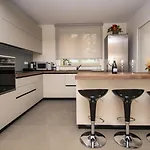 Modern 4-bedroom With Pool In * Ližnjan