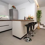 Modern 4-bedroom With Pool In *