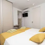 ヴィラ Modern 4-bedroom With Pool In *