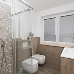 ヴィラ Modern 4-bedroom With Pool In *