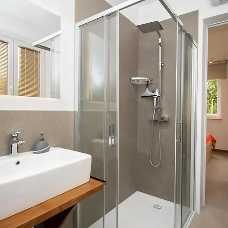 Modern 4-bedroom With Pool In *
