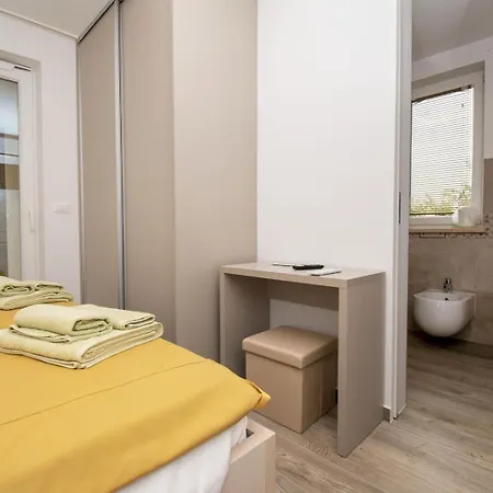 Modern 4-bedroom With Pool In * Ližnjan
