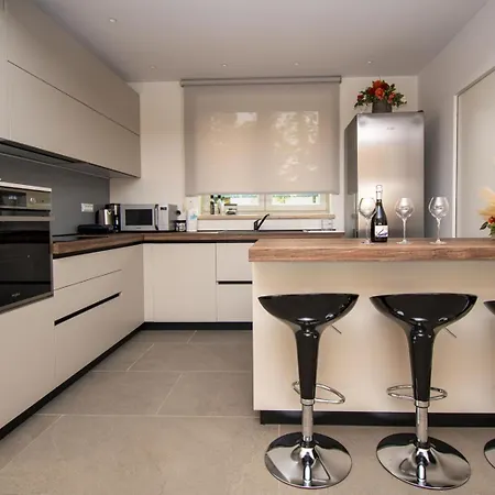 Modern 4-bedroom With Pool In * Ližnjan
