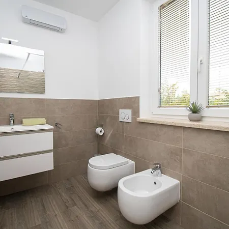 Modern 4-bedroom With Pool In Ližnjan