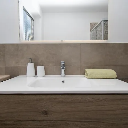 Modern 4-bedroom With Pool In * Ližnjan