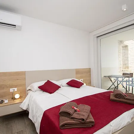 Modern 4-bedroom With Pool In
