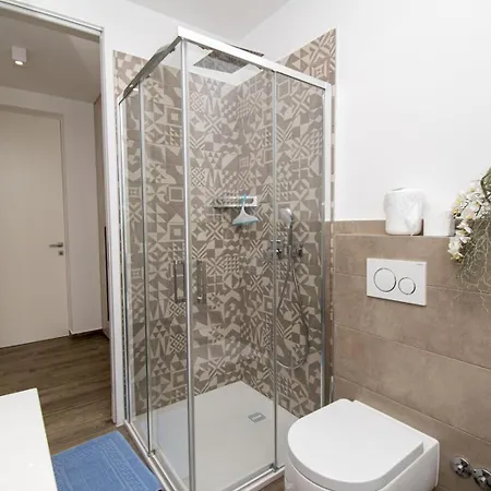 Modern 4-bedroom With Pool In * Ližnjan