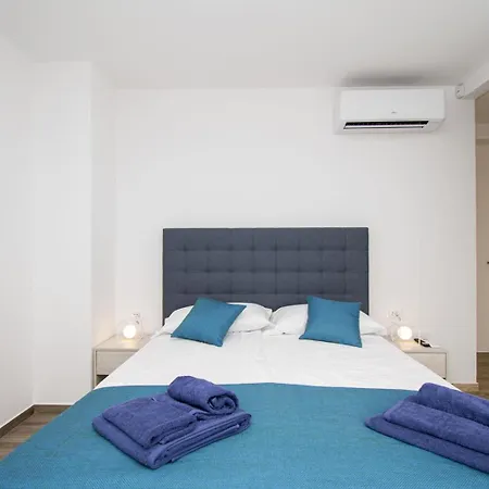 Villa Modern 4-bedroom With Pool In Ližnjan