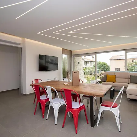 Modern 4-bedroom With Pool In *