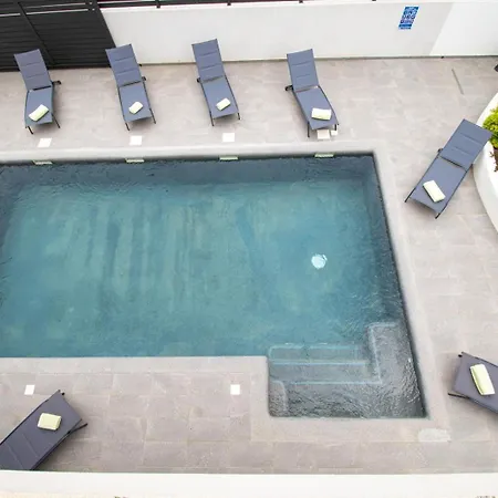 Villa Modern 4-bedroom With Pool In