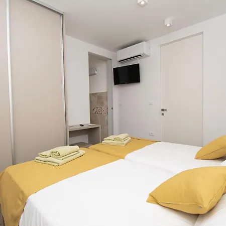 Villa Modern 4-bedroom With Pool In *