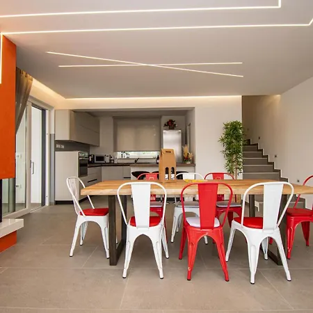 Modern 4-bedroom With Pool In * Ližnjan