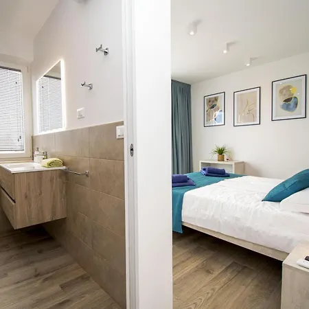 Villa Modern 4-bedroom With Pool In *